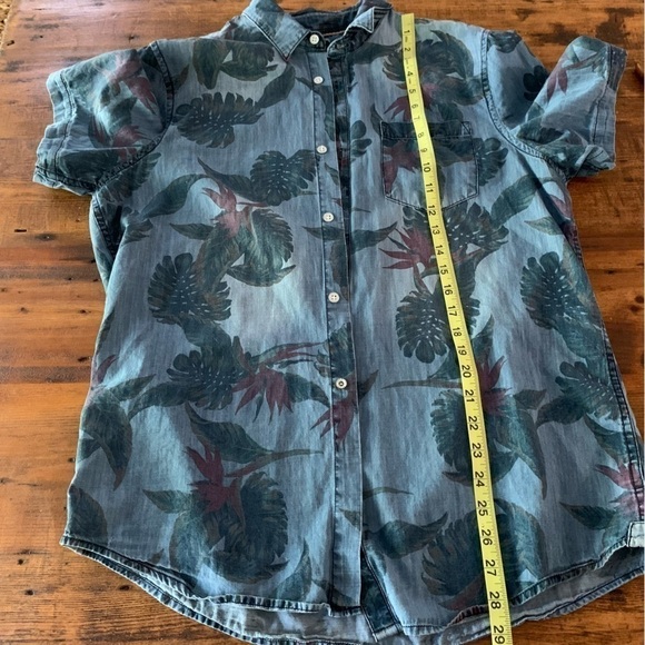 Buffalo David Bitton Tropical Print Faded Chambray Button Down Sz L - Picture 5 of 7